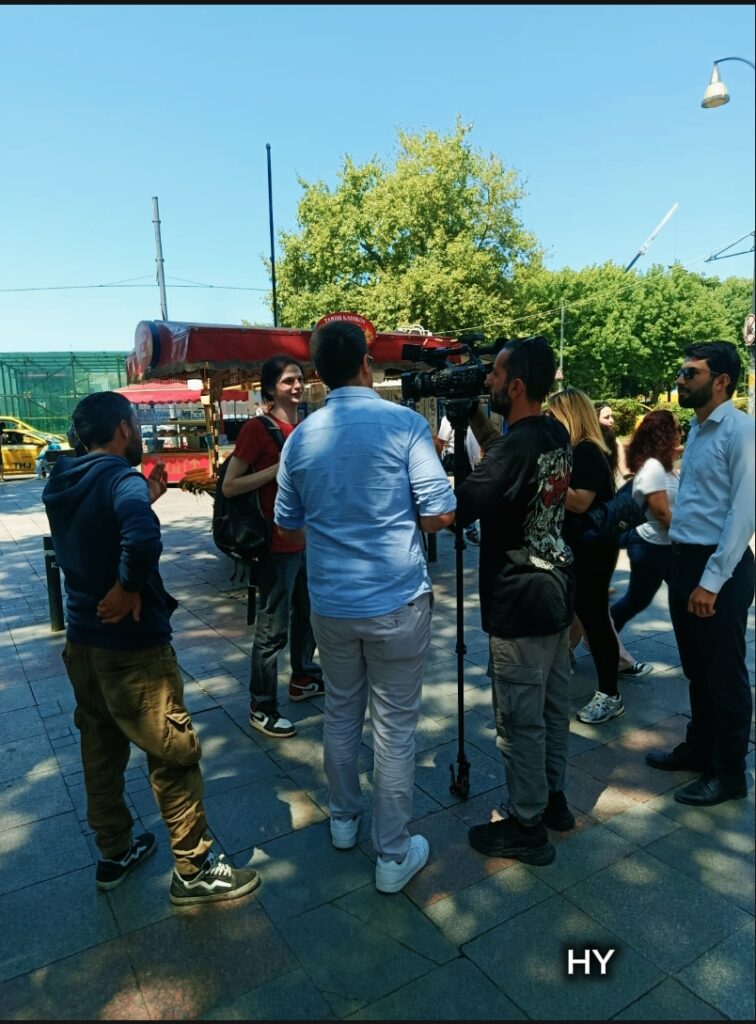 Kadıköy’de Mikrofon Gençlerde : Özel Üniversite Ücretleri Gündemde