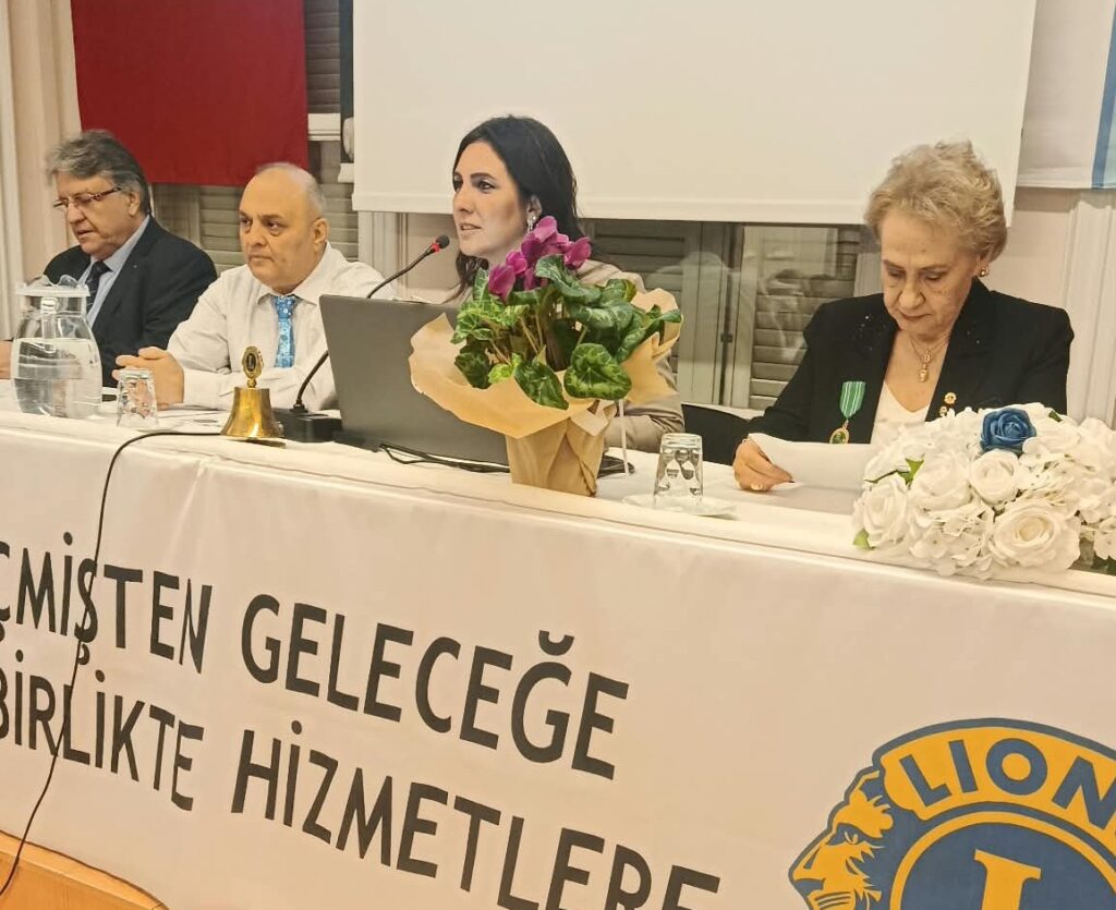 Yüzüncü yıl Kadıköy Gökyüzü Lions Kulübünün Ekim ayı toplantısı’nda Halil Ertan’ın motosikletle güvenli sürüş üzerine sunumu ilgi ile izlendi